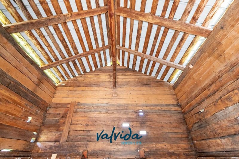 Authentic Valaisian barn with excellent building substance - ready for your ideas (5)