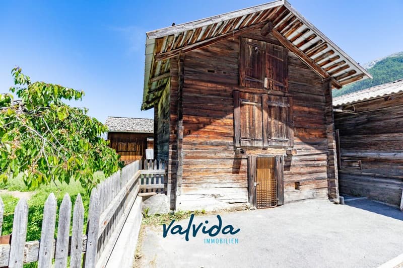 Authentic Valaisian barn with excellent building substance - ready for your ideas (6)