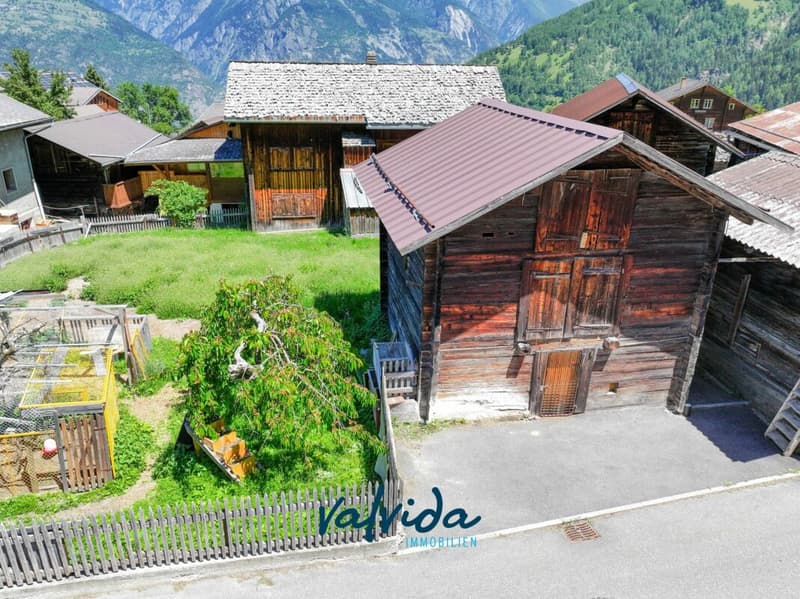 Authentic Valaisian barn with excellent building substance - ready for your ideas (2)