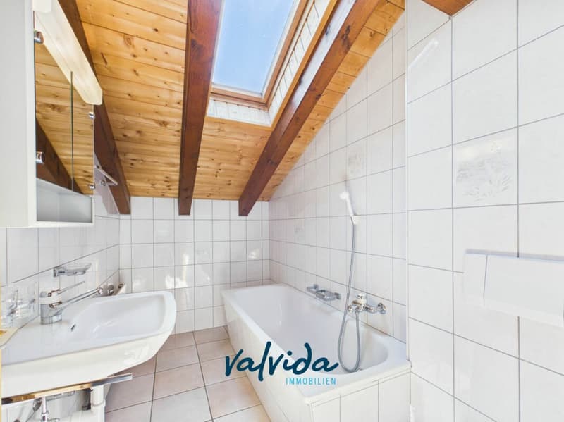 Charmantes, alleinstehendes Chalet mit viel Umschwung in Unterbäch (11)