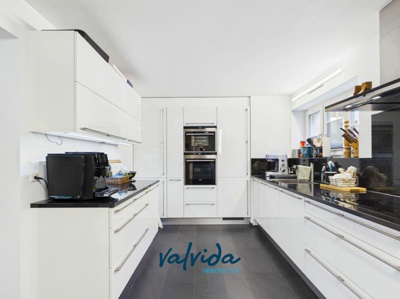 Ein Raumwunder der Extraklasse - hochwertig saniertes 5.5-Zimmer-Reihenhaus in Gampel (2)