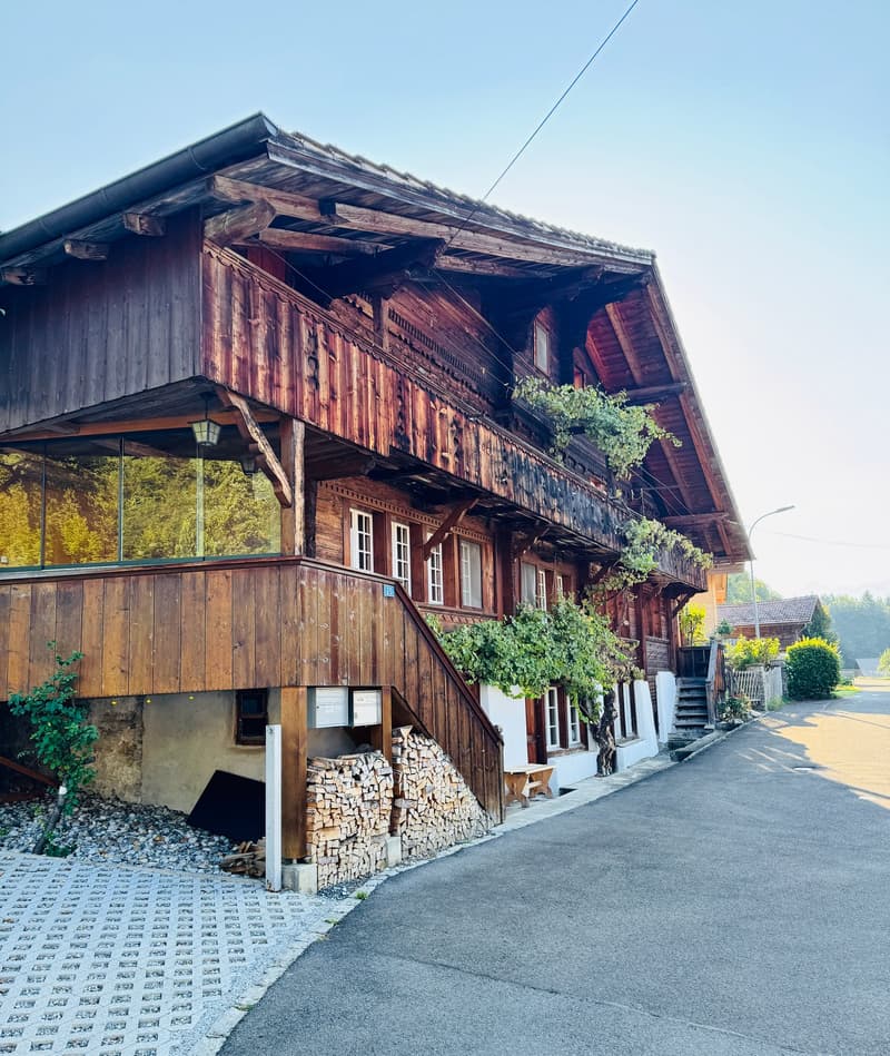 Arrive, feel good – semi-detached house with building land reserve in Hofstetten near Brienz (3)