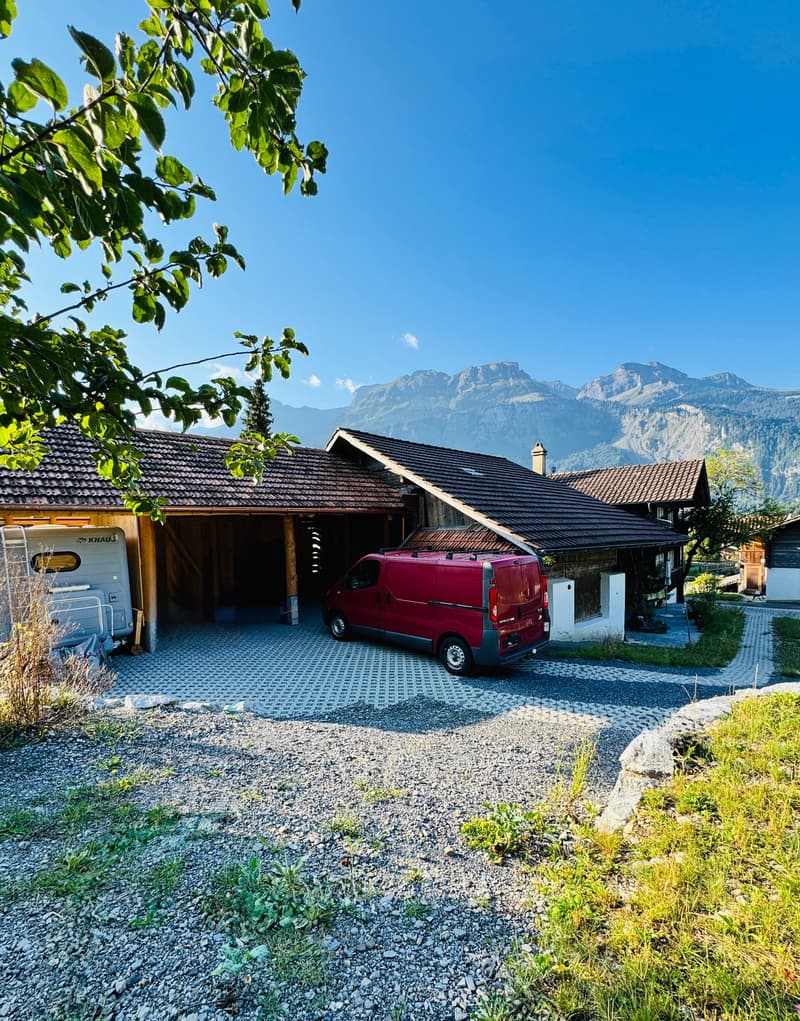 Arrive, feel good – semi-detached house with building land reserve in Hofstetten near Brienz (5)