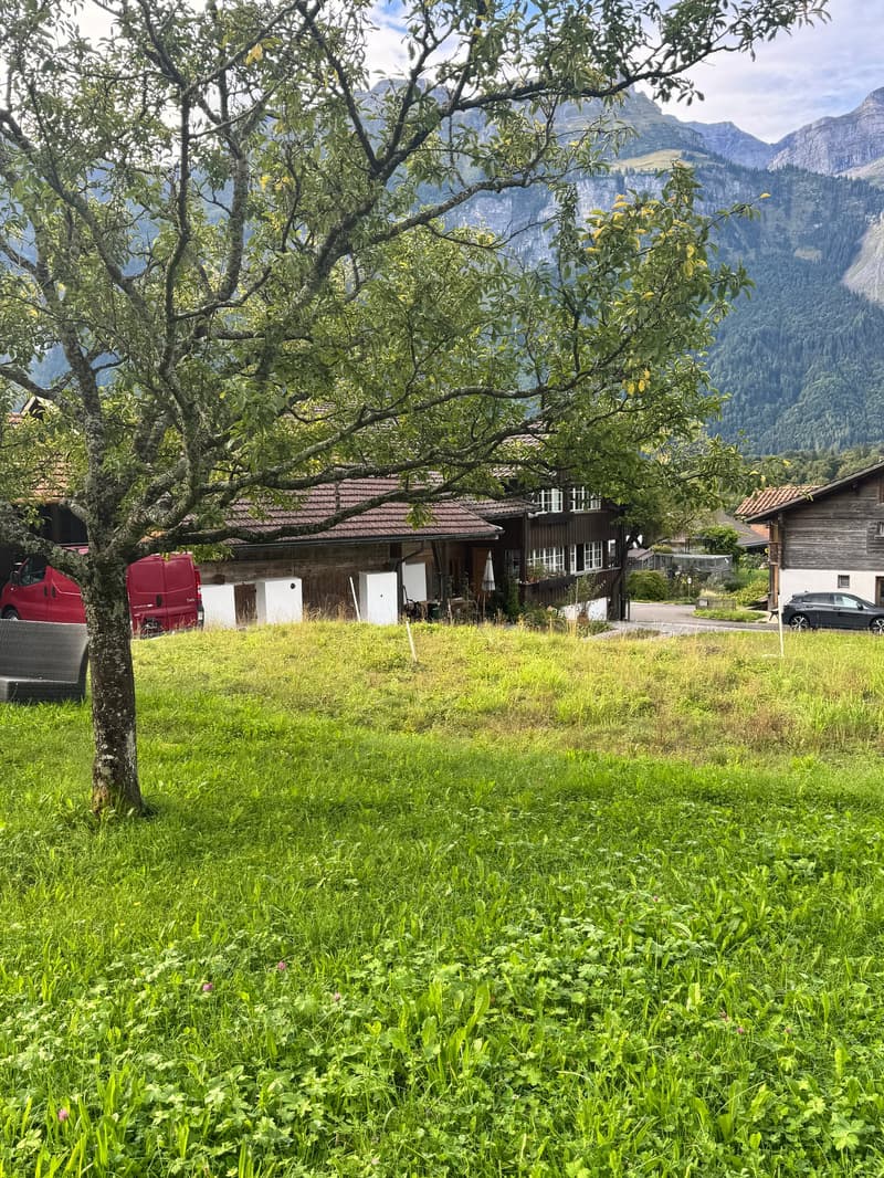 Arrive, feel good – semi-detached house with building land reserve in Hofstetten near Brienz (17)