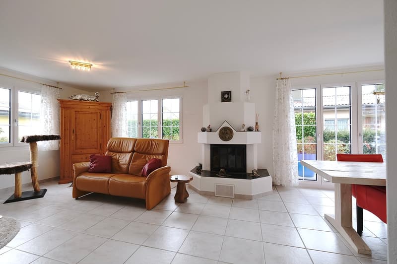 A charming, very well-maintained home with a charming garden is looking for a new owner. (9)