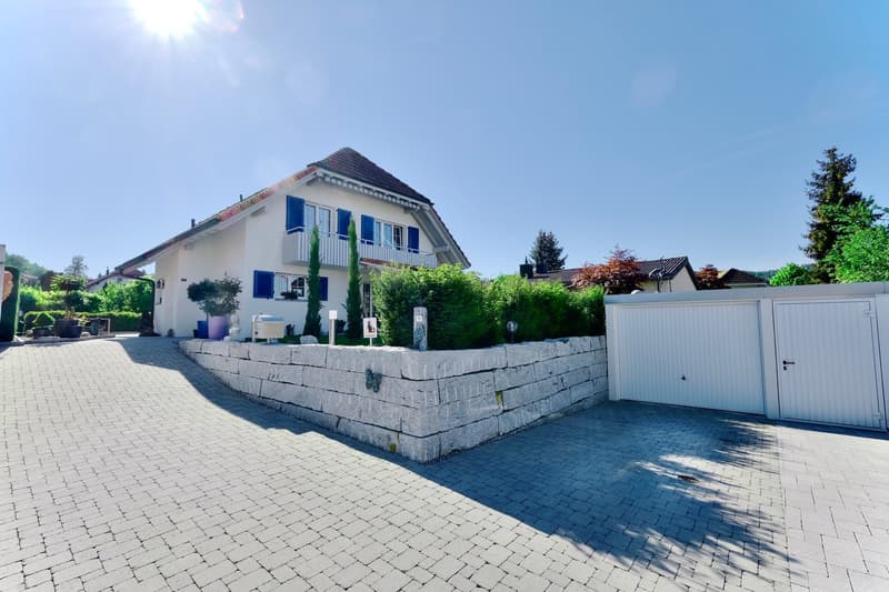 A charming, very well-maintained home with a charming garden is looking for a new owner. (7)