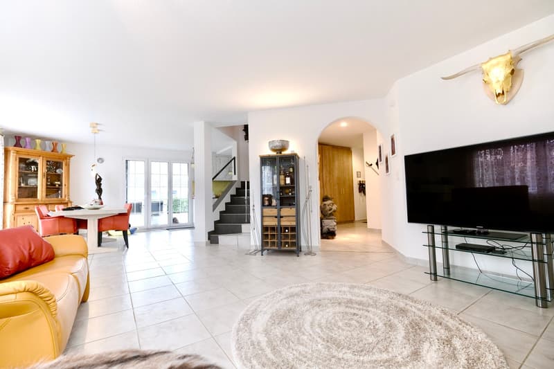 A charming, very well-maintained home with a charming garden is looking for a new owner. (8)