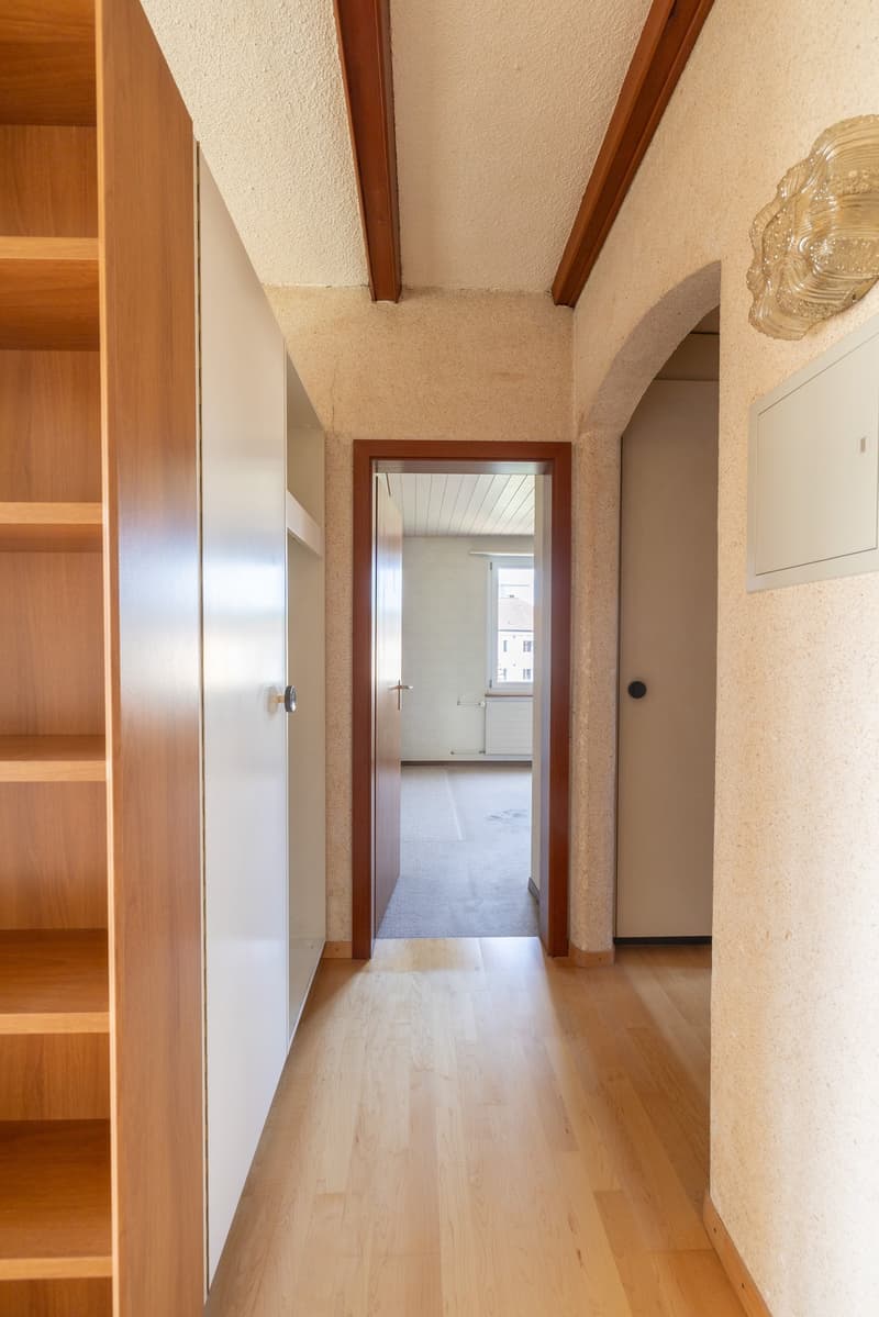 4-bedroom apartment in a quiet and central location with design potential (3)