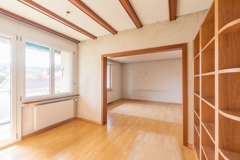 4-bedroom apartment in a quiet and central location with design potential (2)