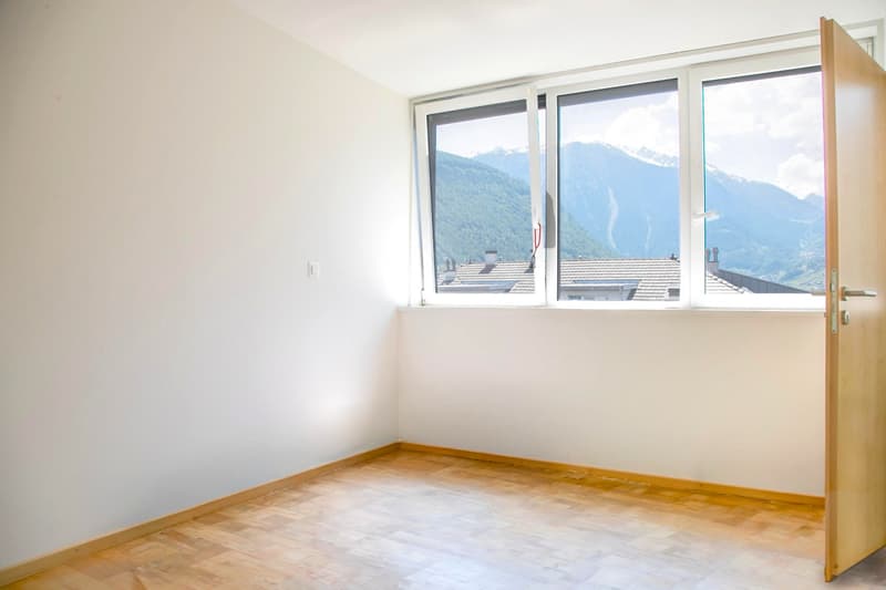 Grand 2,5 pièces refait à neuf + garage-box privé, Martigny Centre (8)