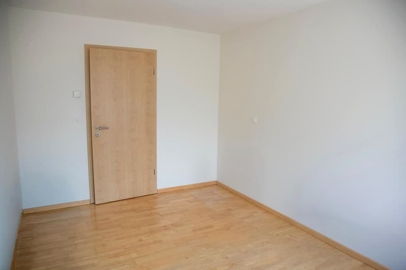 Grand 2,5 pièces refait à neuf + garage-box privé, Martigny Centre (9)