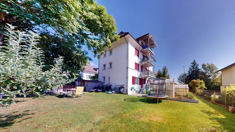Central multi-family house with large garden (1)