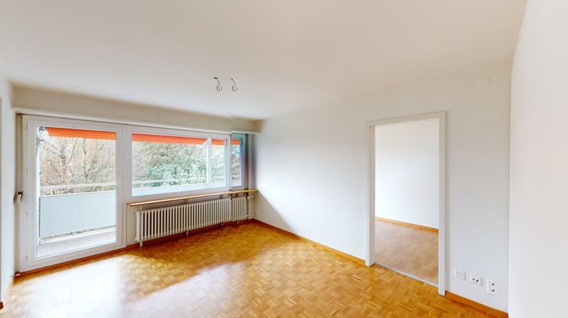 empty room, wooden floor, white walls, sliding glass doors, balcony, radiator