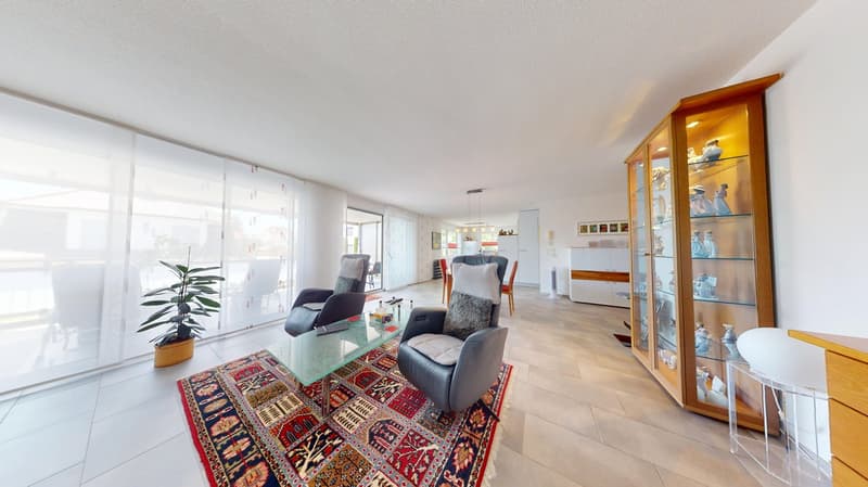 Stilvolle 4.5-Zimmer-Wohnung mit grosszügigem Balkon (2)