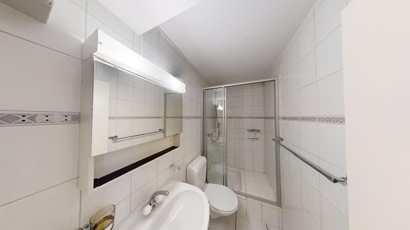 Badezimmer mit Dusche