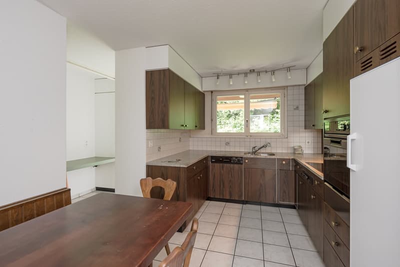 5 Bedroom Ground Floor Apartment with Garden, Fireplace & Shared Sauna (4)
