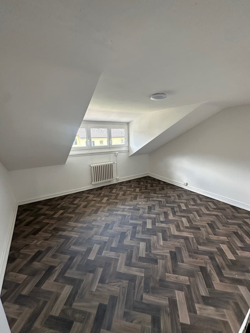 Nebenraum / kleines Dachzimmer zu vermieten – ideal als Lagerraum (2)