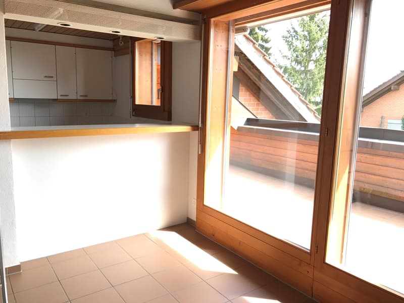 Incantevole appartamento mansardato di 2,5 locali con balcone (4)