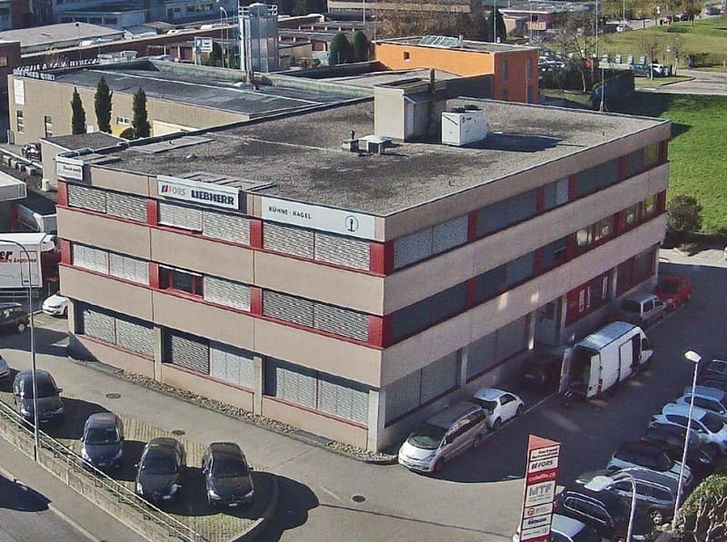 Spazio multifunzionale in posizione strategica (2)