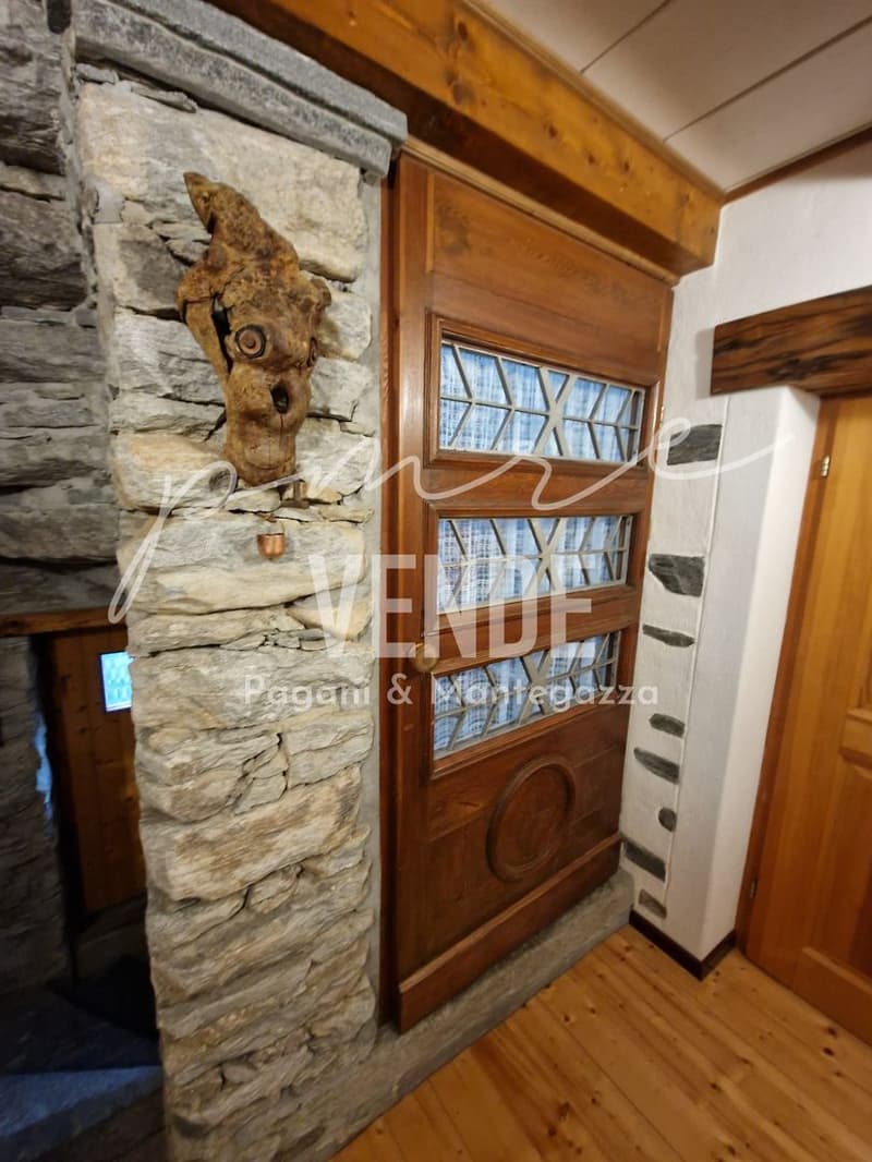 Appartement charmant de 5.0 pièces dans une maison rustique à deux familles avec grotte et jardin panoramique (13)