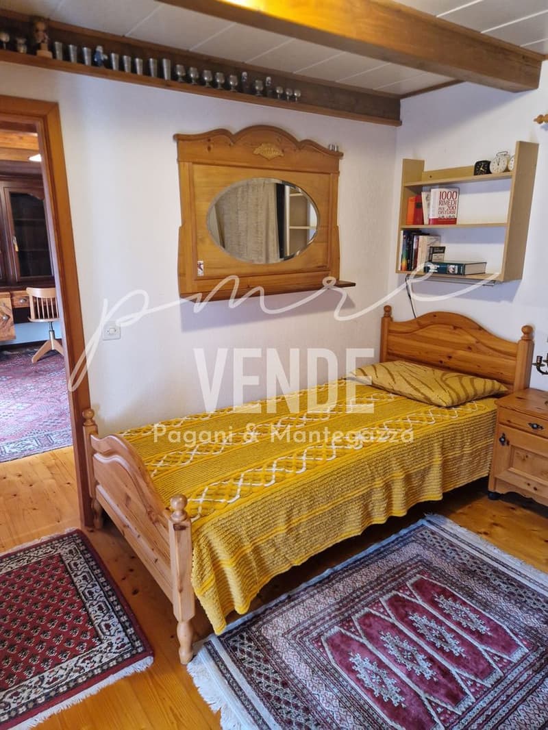 Appartement charmant de 5.0 pièces dans une maison rustique à deux familles avec grotte et jardin panoramique (7)