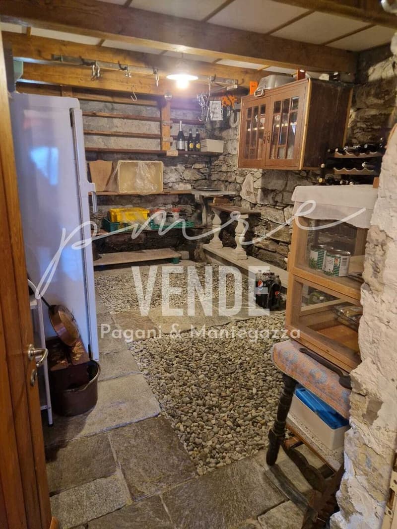 Appartement charmant de 5.0 pièces dans une maison rustique à deux familles avec grotte et jardin panoramique (11)