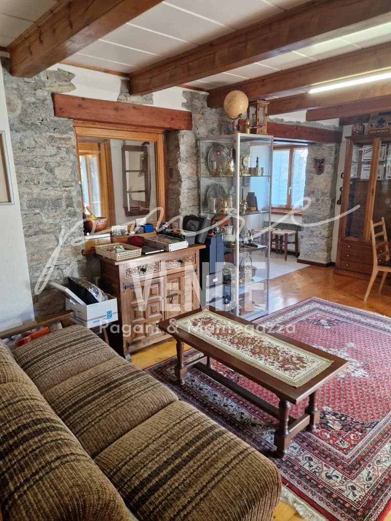 CHARMANTE 5.0 WOHNUNG IN RUSTIKALEM ZWEIFAMILIENHAUS MIT GROTTINO UND PANORAMAGARTEN (5)