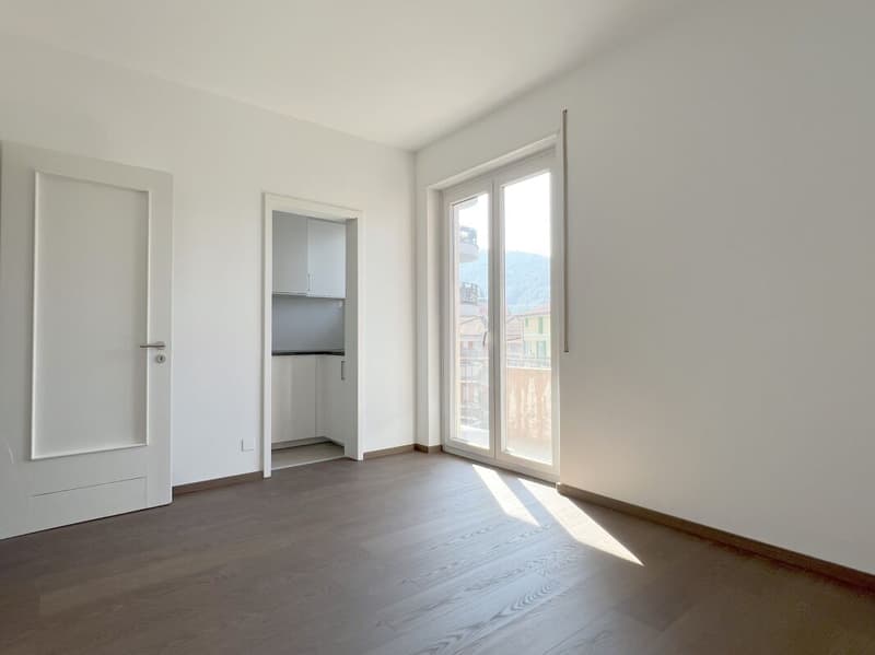 CHIASSO | Luminoso trilocale con balcone | Pigione CHF 730 + CHF 190 spese (2)