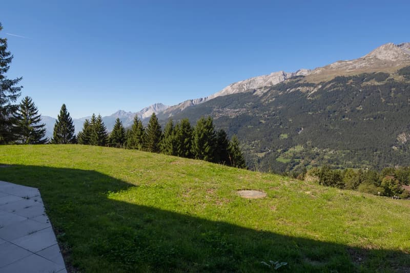 Exceptional 5.5-room chalet in Crans-Montana – Breathtaking view and jacuzzi (8)