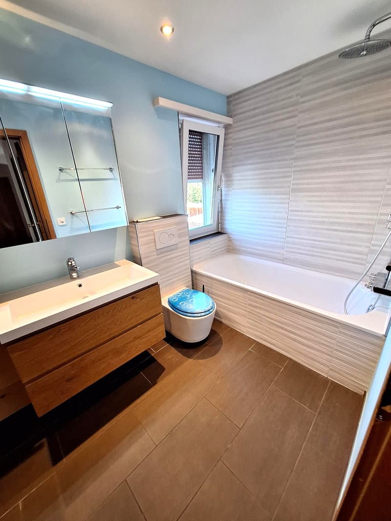 Sehr gepflegte 4.5-Zimmer-Wohnung im 1.Stock Ost mit Keller und Autogarage in Attiswil (6)
