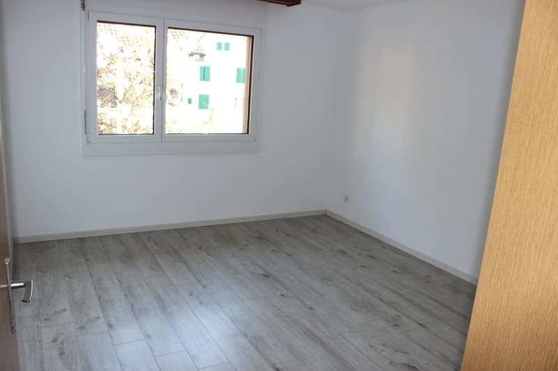 Sehr attraktive und erst renovierte 4,5-Zimmer-Eigentumswohnung mit Balkon inkl. PP AEH (4)
