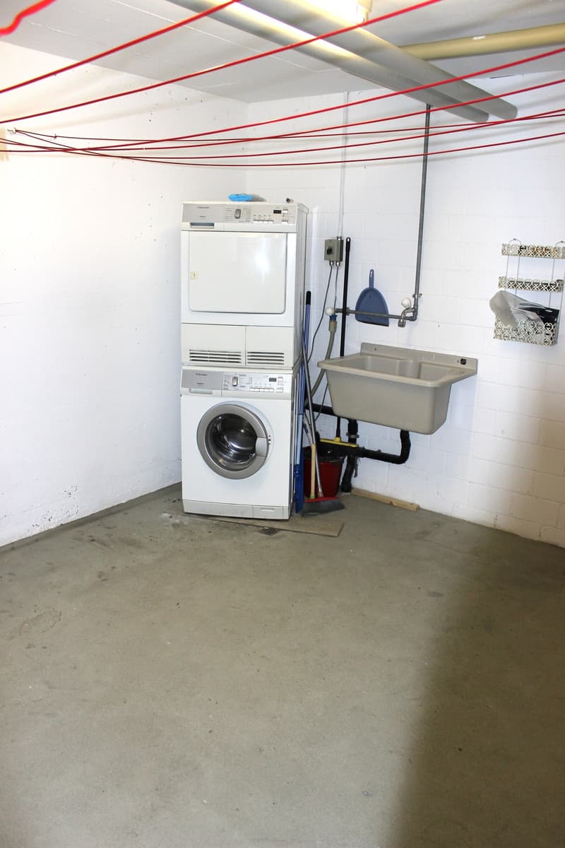 Sehr attraktive und erst renovierte 4,5-Zimmer-Eigentumswohnung mit Balkon inkl. PP AEH (10)