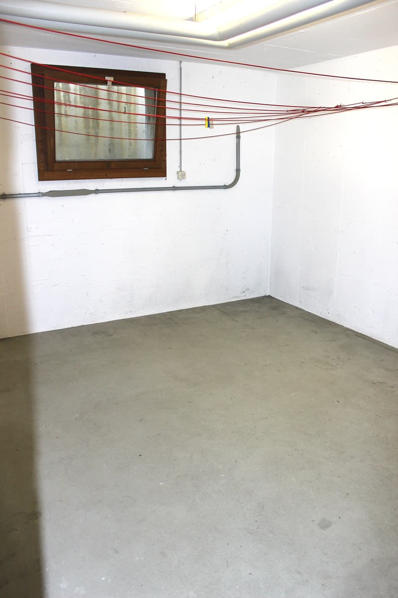 Sehr attraktive und erst renovierte 4,5-Zimmer-Eigentumswohnung mit Balkon inkl. PP AEH (9)