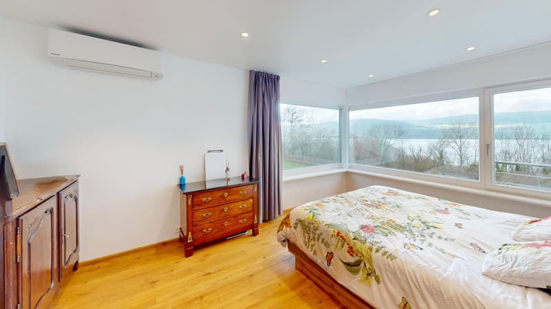 Individual villa with 6 rooms, lake view and large volume (9)