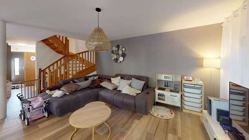 Maison jumelée de 5.5 pièces à Fontaines dans quartier résidentiel (7)