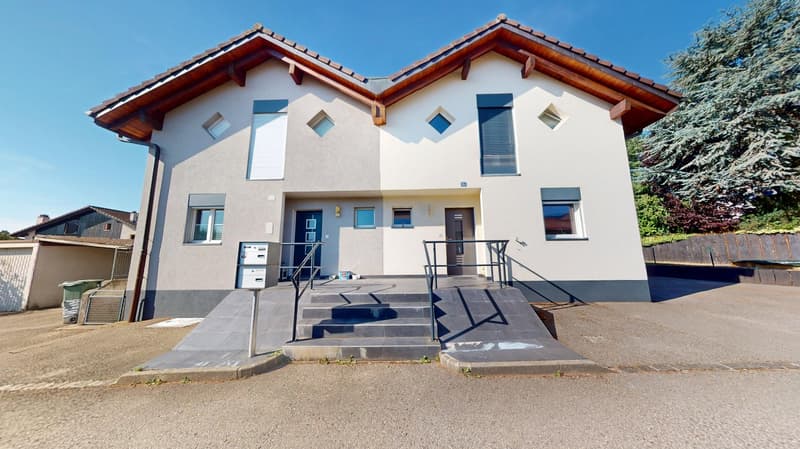 Maison jumelée de 5.5 pièces à Fontaines dans quartier résidentiel (2)