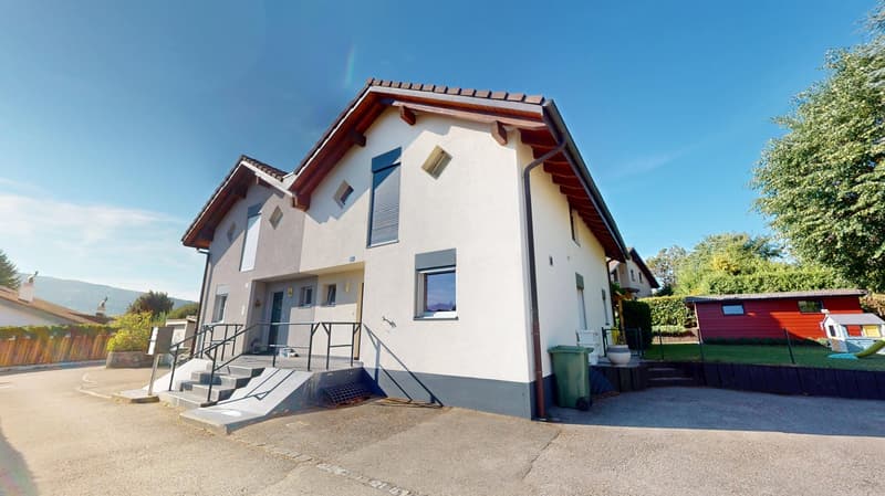 Maison jumelée de 5.5 pièces à Fontaines dans quartier résidentiel (1)