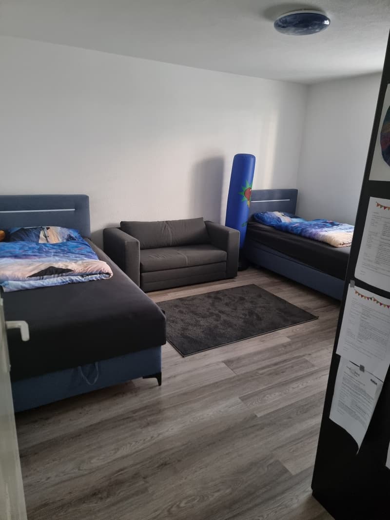Helle 4.5-Zimmer-Wohnung mit zwei Balkonen an ruhiger Lage (7)