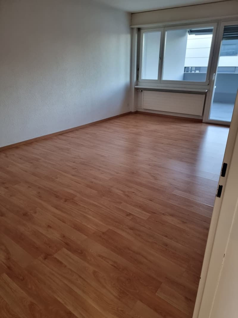 2.5 Zimmerwohnung mit grossem Balkon (12)