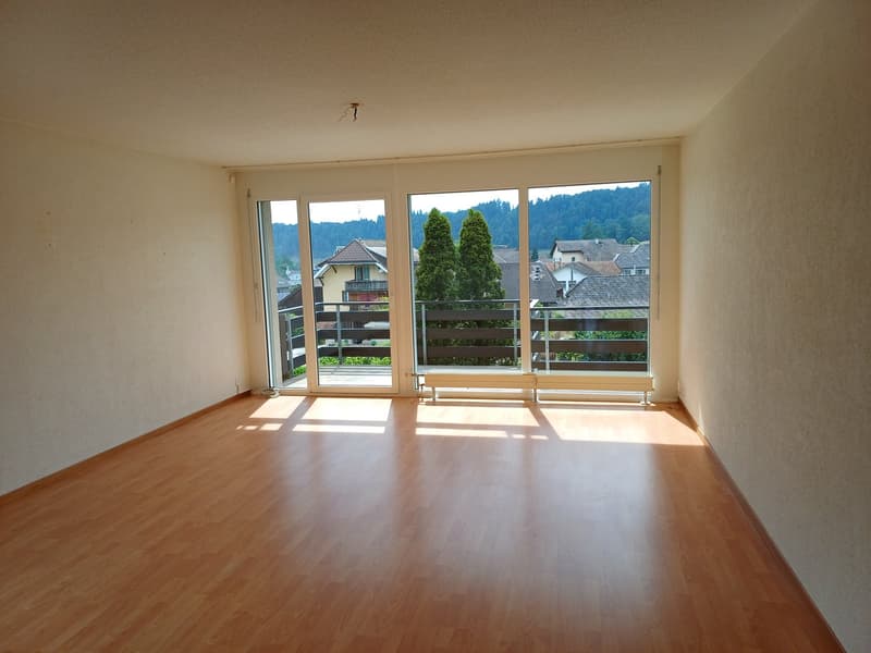 Helle 4.5-Zimmer-Wohnung mit Balkon und schöner Aussicht in Sumiswald (1)