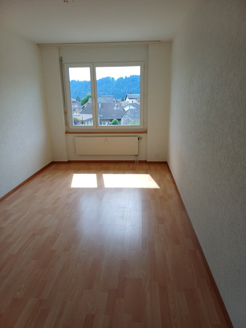 Helle 4.5-Zimmer-Wohnung mit Balkon und schöner Aussicht in Sumiswald (6)