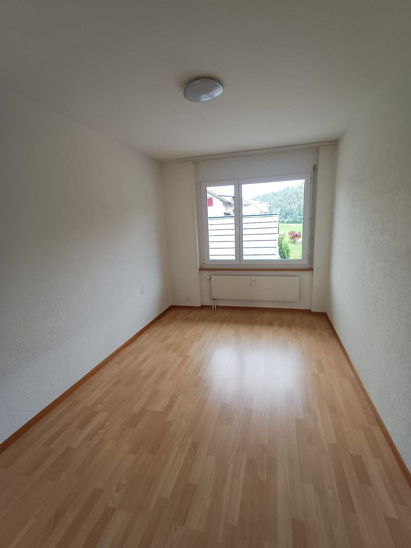 Helle 4.5-Zimmer-Wohnung mit Balkon und schöner Aussicht in Sumiswald (7)