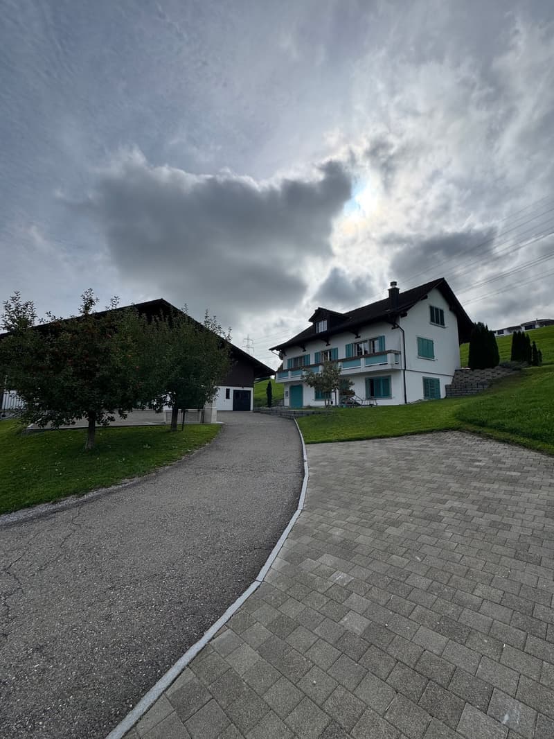 Ruhige 3.5-Zimmer-Wohnung im Grünen oberhalb Wollerau (8)