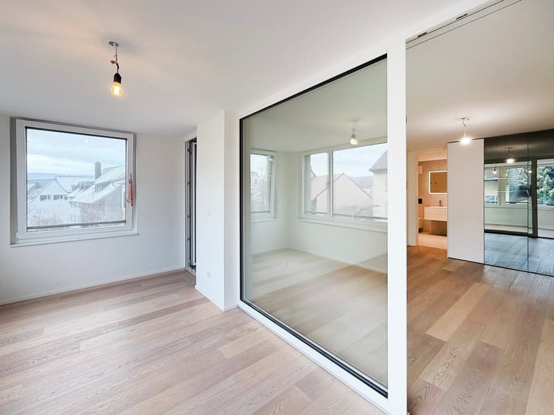 Blick ins Masterbedroom mit ensuite Badezimmer und exkl. Einbauschrank