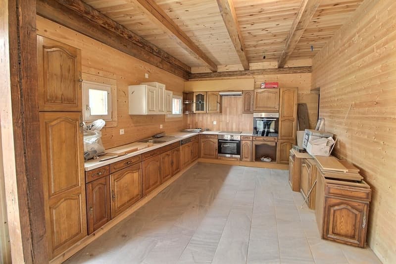 In a farmhouse: Large apartment to finish renovating (1)