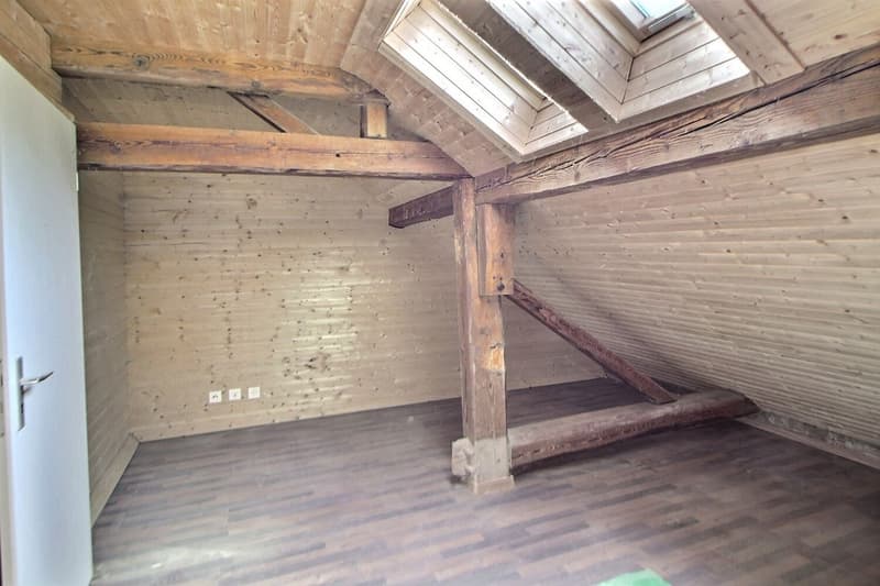 In a farmhouse: Large apartment to finish renovating (6)
