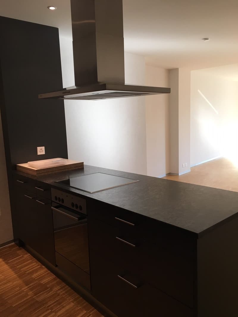 Sonnige 2.5-Zimmerwohnung im Zentrum von Langnau i. E. (3)