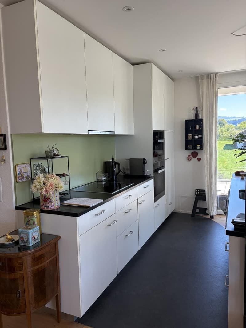 Küche mit Granit und hochwertigen Miele-Geräten