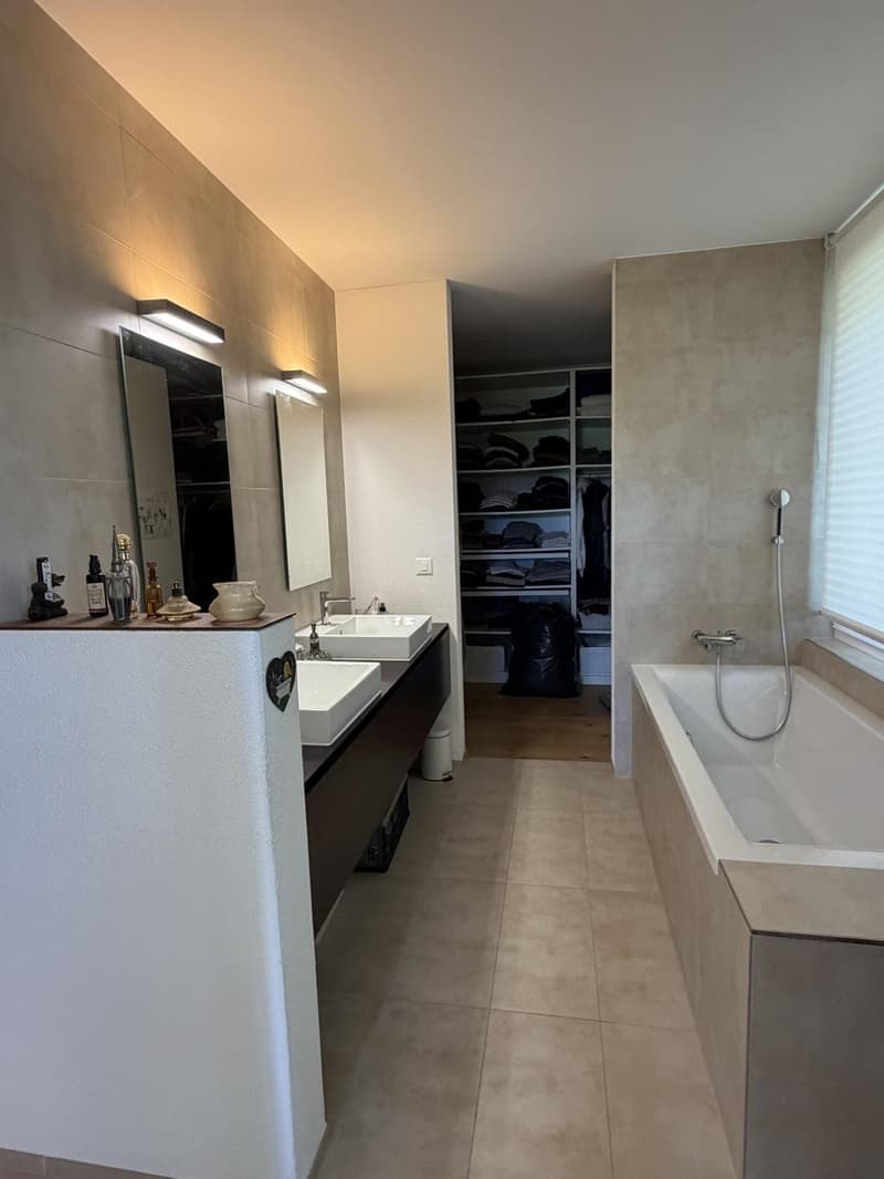 Bad mit abgeändertem Zugang zu WC