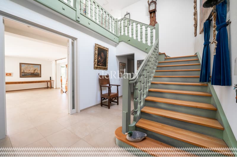 Stunning property located in a prestigious residential area! (7)